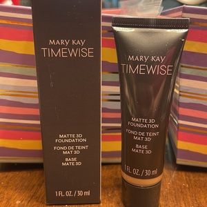 Mary Kay liquid Matte Foundation Beige N 200